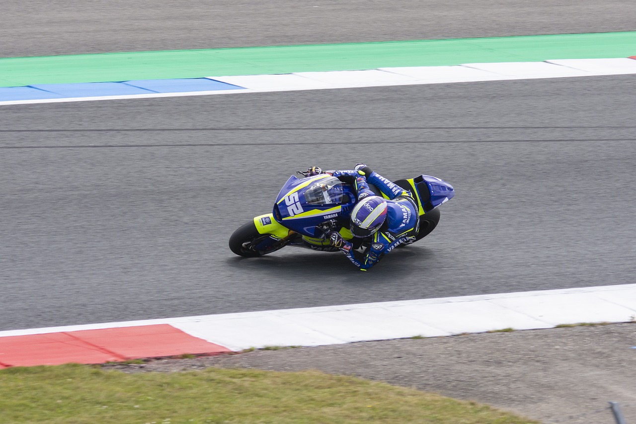 前锋突破射门锁定胜利